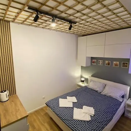 Z Wanna Kiss Apartment