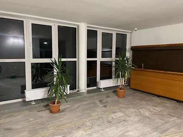 Z Wanna Kiss Apartamento
